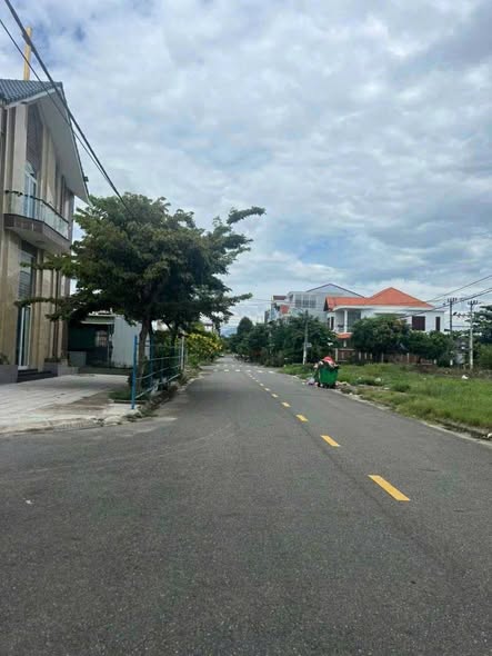 Nhà cấp 4 gác lửng đường Trịnh Khắc Lập, Đà Nẵng - Giá 4.7 tỷ - Sát biển