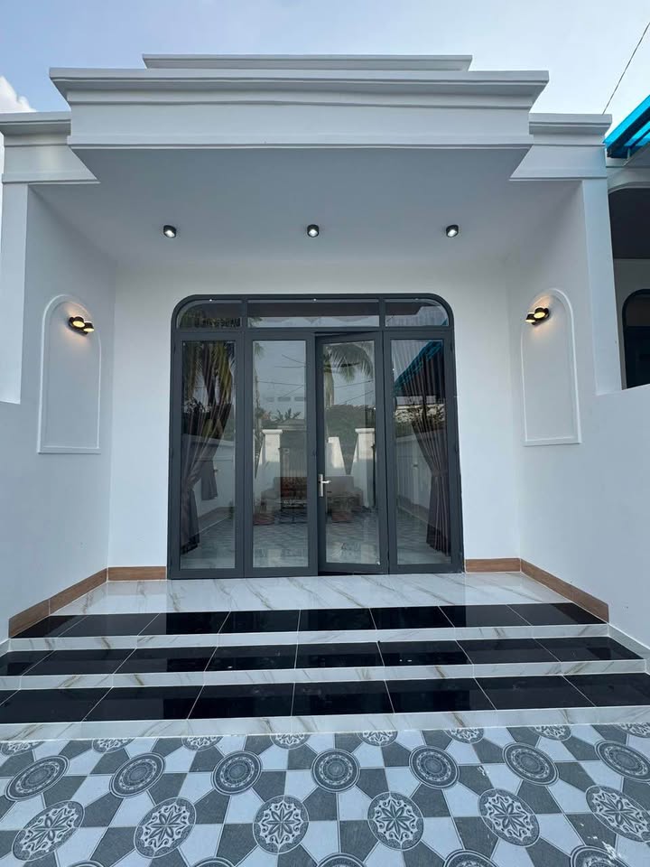 Nhà mới hoàn thiện tại Trường Tây, Hòa Thành 145m² giá 1.69 tỷ - Sẵn sàng vào ở!