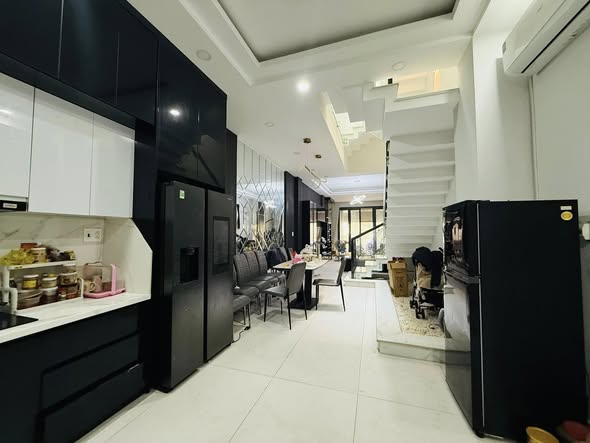 Nhà 4 tầng đường Âu Cơ, Tân Bình 103m² giá 11.5 tỷ - Hẻm xe hơi 3.5m, ở ngay!