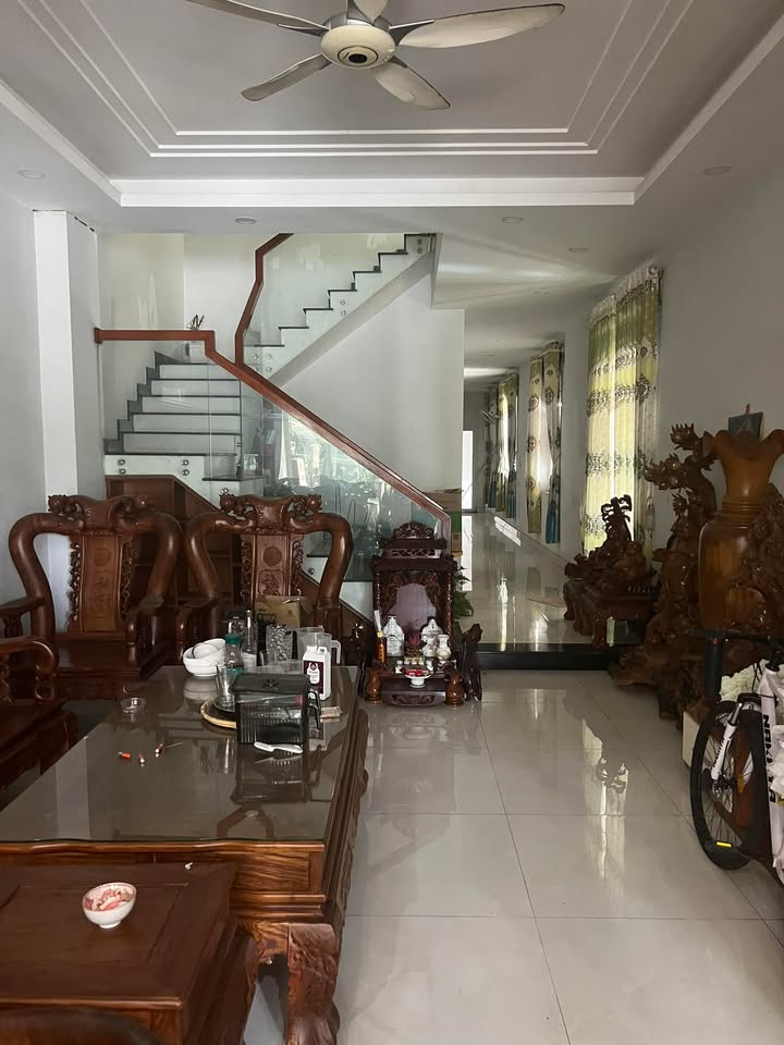 Nhà mặt tiền đường Chu Văn An Bảo Lộc 120m² giá 10 triệu - Kinh doanh tự do!