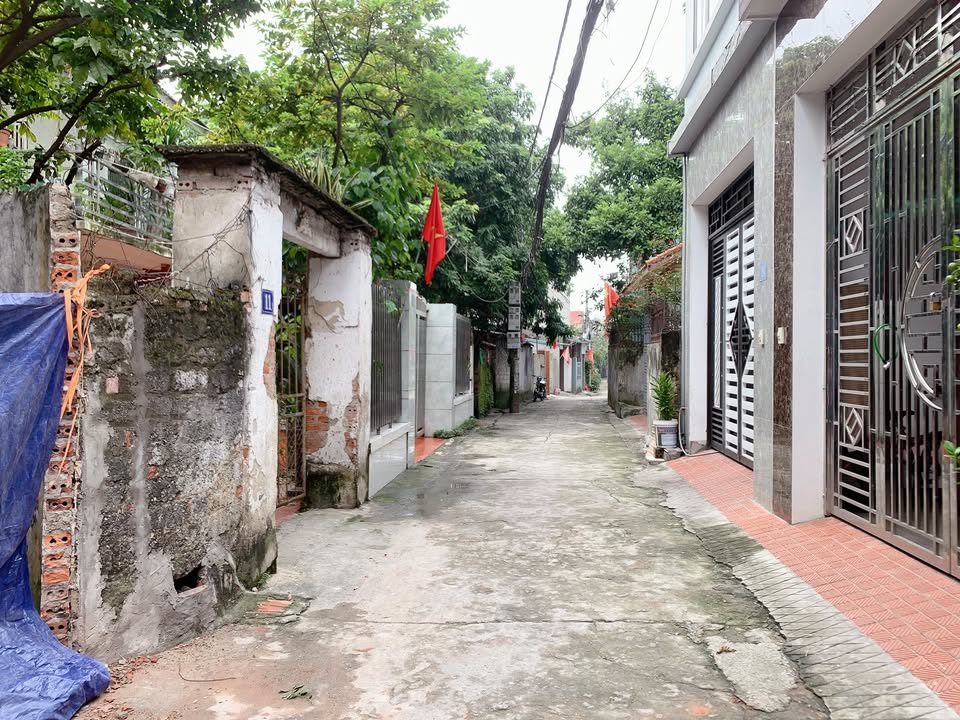 Đất thổ cư 77m² tại Việt Trì giá 3.1 tỷ - Hướng Đông Bắc, gần chợ và siêu thị!