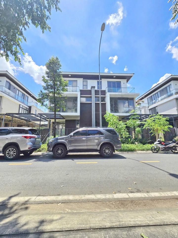 Bán biệt thự Lavila Kiến Á, Nhà Bè 200m² giá 29 tỷ - An cư lý tưởng ngay trung tâm!