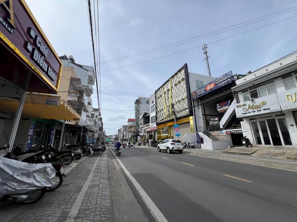 Nhà mặt phố Hai Bà Trưng P6 Đà Lạt 129m² giá 27 tỷ - Cơ hội đầu tư tuyệt vời!