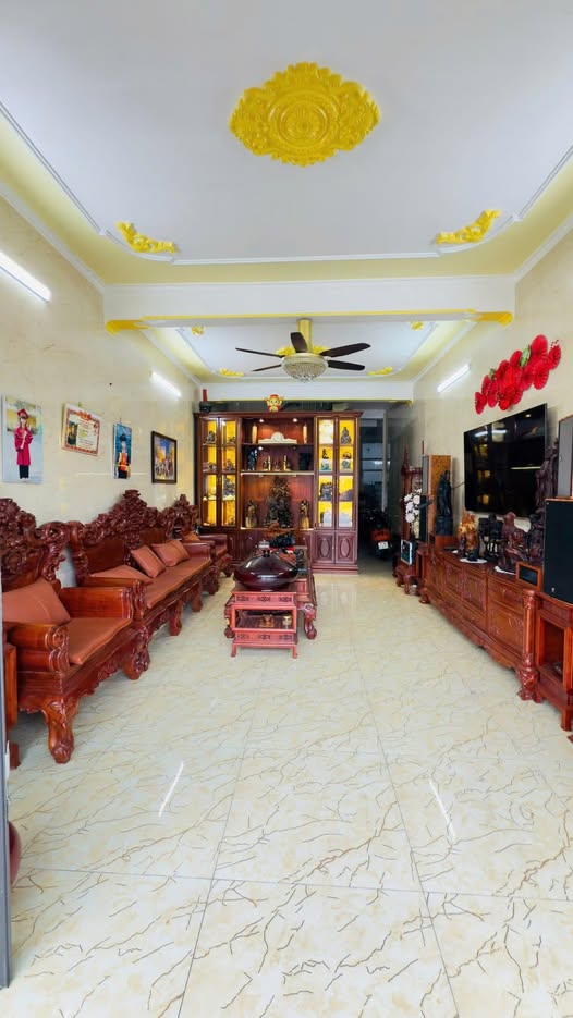 Nhà phố Cẩm Đông, Cẩm Phả 85m² giá 5 tỷ - Mặt tiền kinh doanh tuyệt vời!