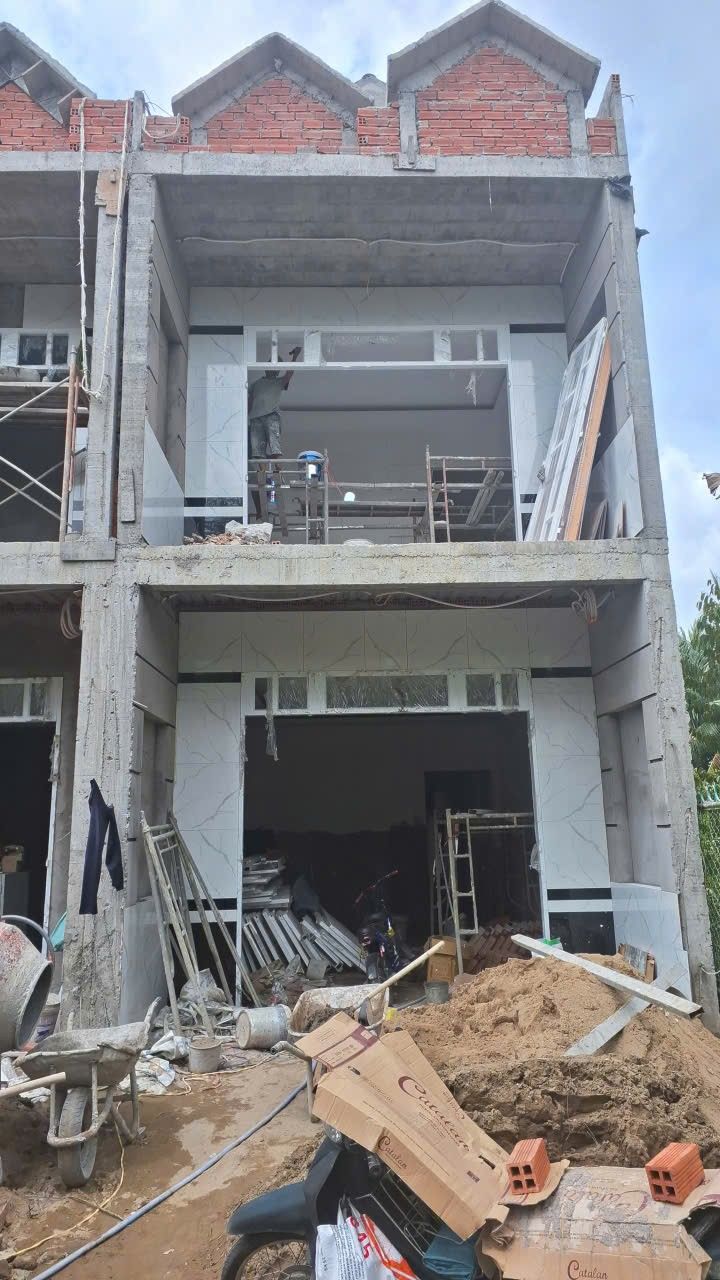 Nhà 1 trệt 1 lầu Long Tuyền 135m² giá 2.05 tỷ - Sổ đỏ chính chủ