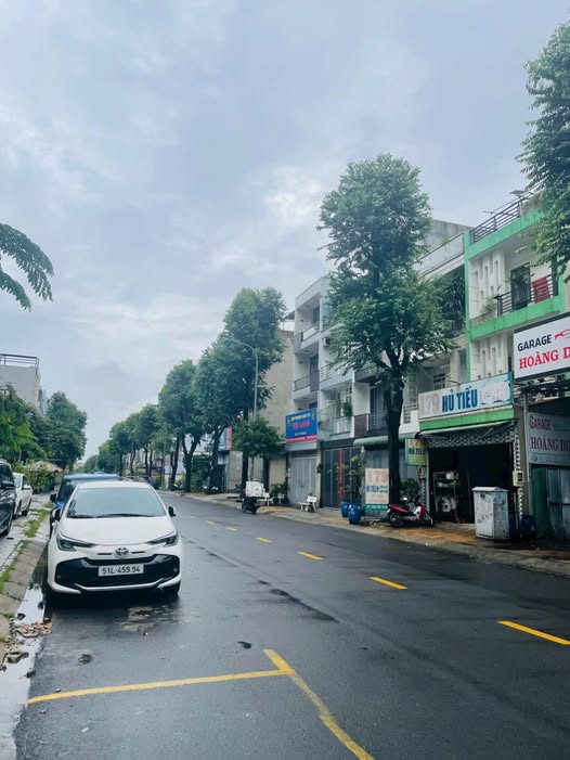 Bán đất mặt tiền đường D2 Man Thiện, Quận 9 - Diện tích 110m², giá 11.99 tỷ - Thích hợp kinh doanh!