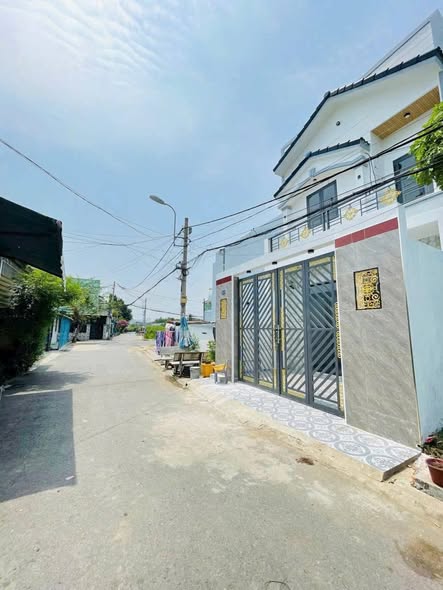 Nhà 1 trệt 1 lầu 82m² tại xã Quy Đức, giá 3.9 tỷ - Vị trí thuận lợi!