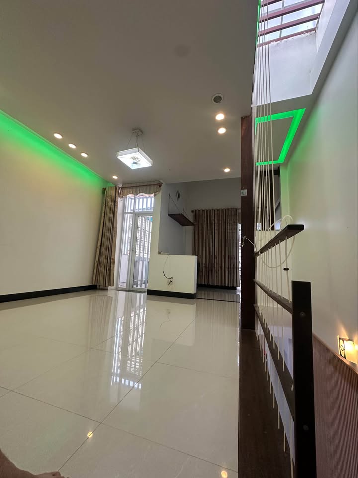 Nhà lầu hẻm Hoàng Văn Thái, phường Hoa Lư, TP. Pleiku, 75m² giá chỉ 1.4 tỷ - Sẵn sàng vào ở ngay!