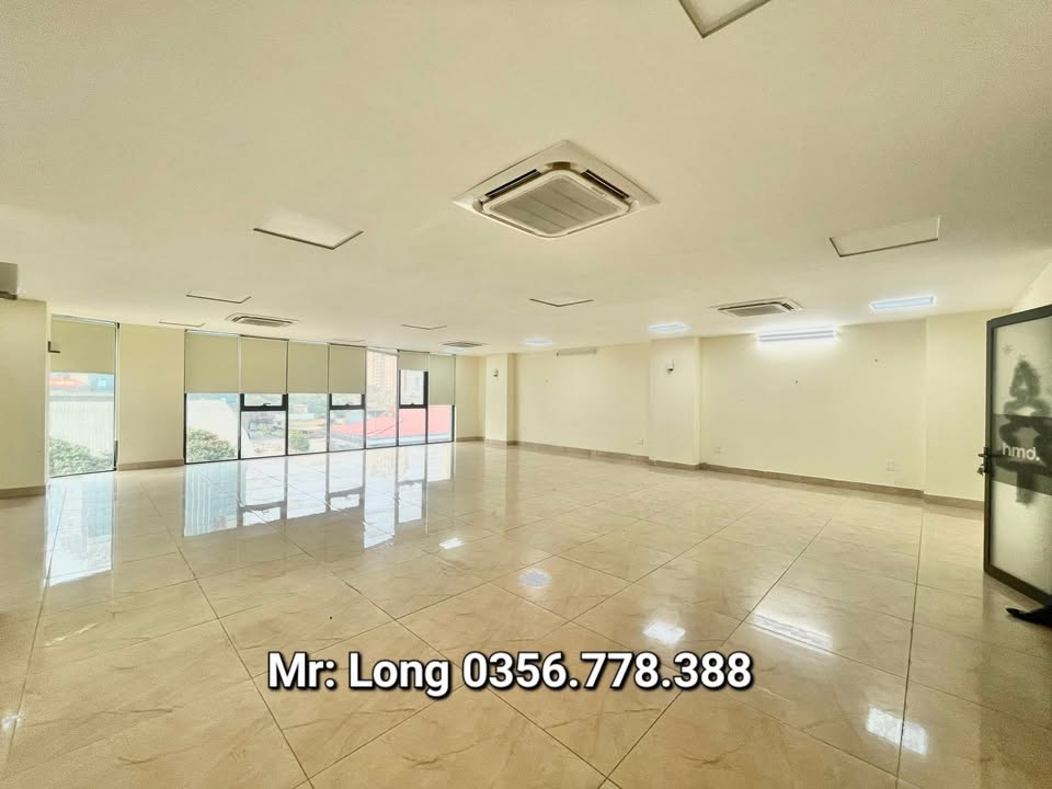Cho thuê văn phòng Hoàng Ngân - Cầu Giấy 130m² giá 30 triệu - Văn phòng chuyên nghiệp, đầy ánh sáng!