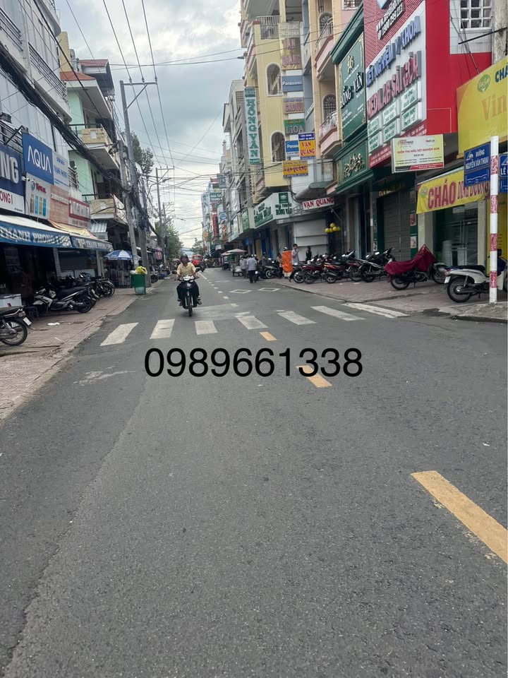 Nhà mặt tiền đường Nguyễn Văn Thoại, Châu Đốc, 112m² - Dọn vào ở ngay!