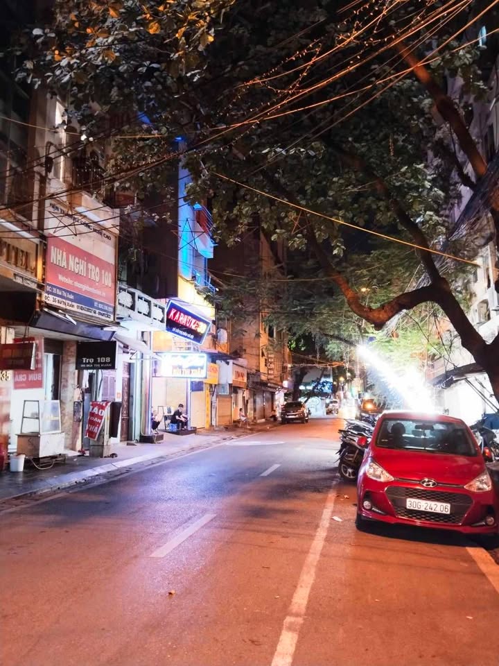 Nhà mặt phố Nguyễn Đức Cảnh, Hoàng Mai 40m² giá chỉ 10.4 tỷ - Cơ hội vàng cho nhà đầu tư!