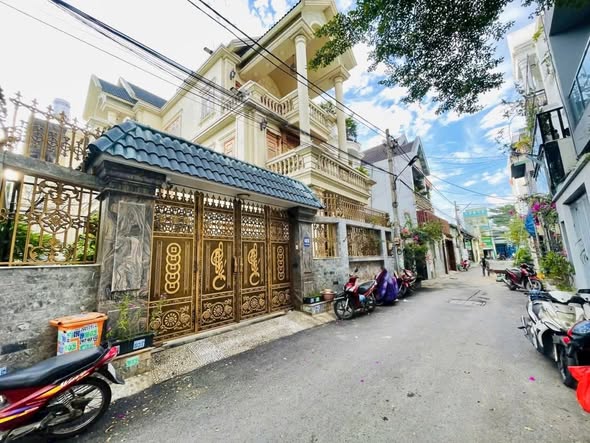 Biệt thự Thượng Lưu Tam Bình Thủ Đức 210m² giá 35 tỷ - Tặng full nội thất gỗ đỏ