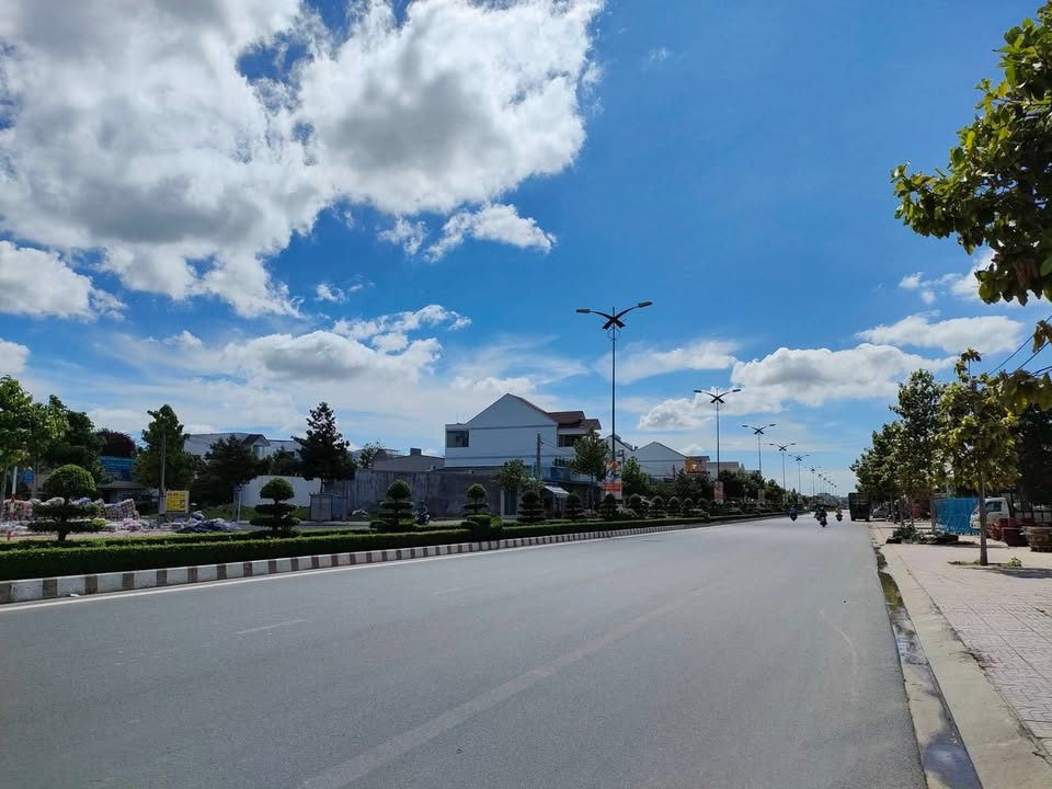 Cho thuê mặt bằng kinh doanh mặt tiền Hùng Vương 150m² giá 9 triệu - Vị trí sầm uất cho quán ăn, cà phê!