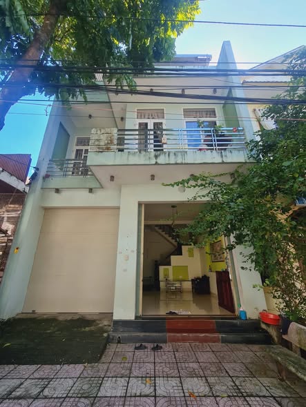 Nhà 2 Tầng Mặt Tiền Trần Công Hiến 84m² - Tiềm năng kinh doanh cao!