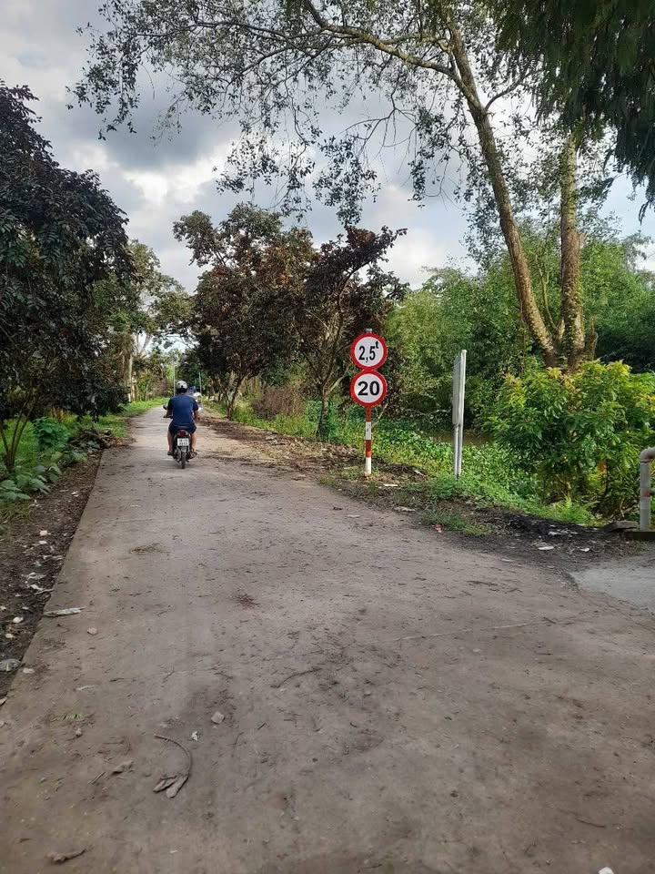 Đất vườn 18.000m² mặt tiền đường xã Long Hậu - Giá chỉ 5.082 tỷ VND!