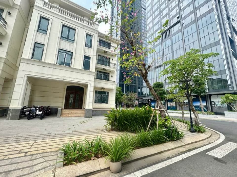 Bán biệt thự góc 2 mặt tiền The Victoria 17 - Quận 1, 325m² giá 390 tỷ - Cơ hội đầu tư hiếm có!