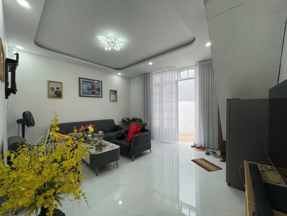Nhà phố Lữ Gia, Đà Lạt 100m² giá 2.35 tỷ - Chính chủ, nội thất đầy đủ!