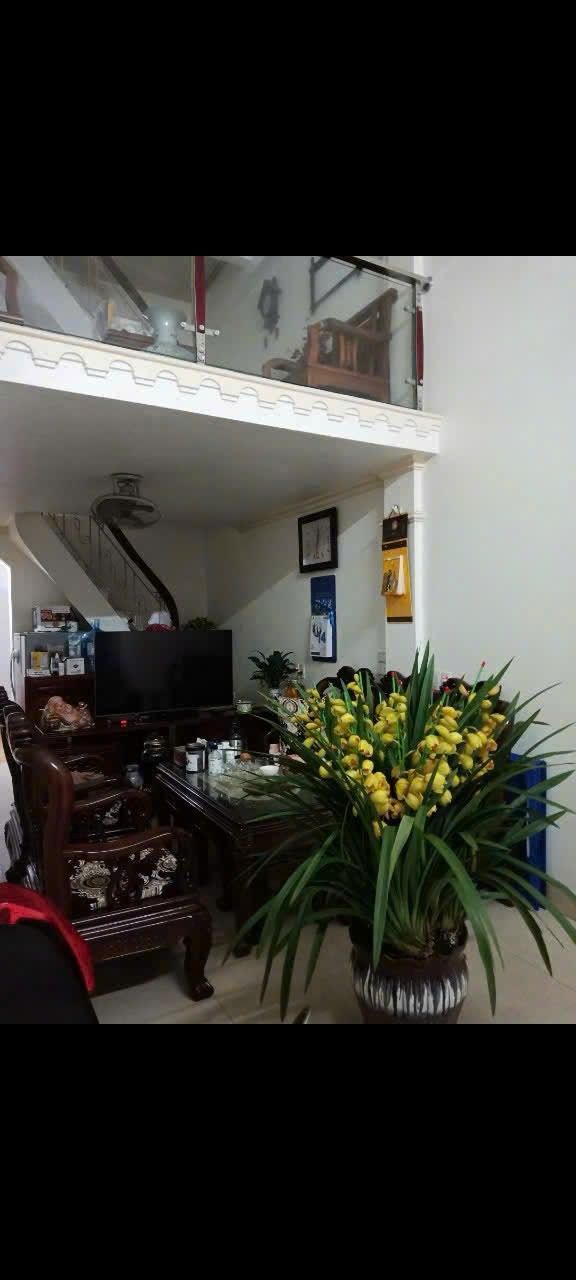 Nhà 3.5 tầng mặt đường Lê Hồng Sơn, 40m² giá 2.65 tỷ - Vị trí đắc địa kinh doanh!