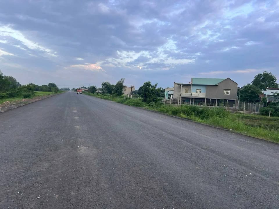 Đất nền mặt tiền đường Hồ Chí Minh, Lộc Giang, Đức Hòa, 6500m² giá 22 tỷ - Tiềm năng đầu tư lớn!