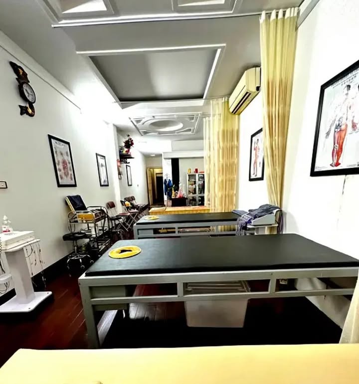 Bán Nhà Mặt Phố Tôn Đức Thắng, Đống Đa 105m² giá 49.8 tỷ - Kinh doanh thuận lợi!