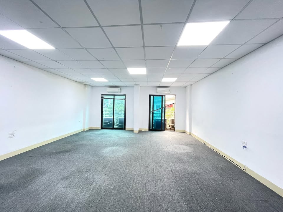 Văn phòng cho thuê Mễ Trì Hạ 55m² giá 9.5 triệu - Sang trọng, thoáng mát!