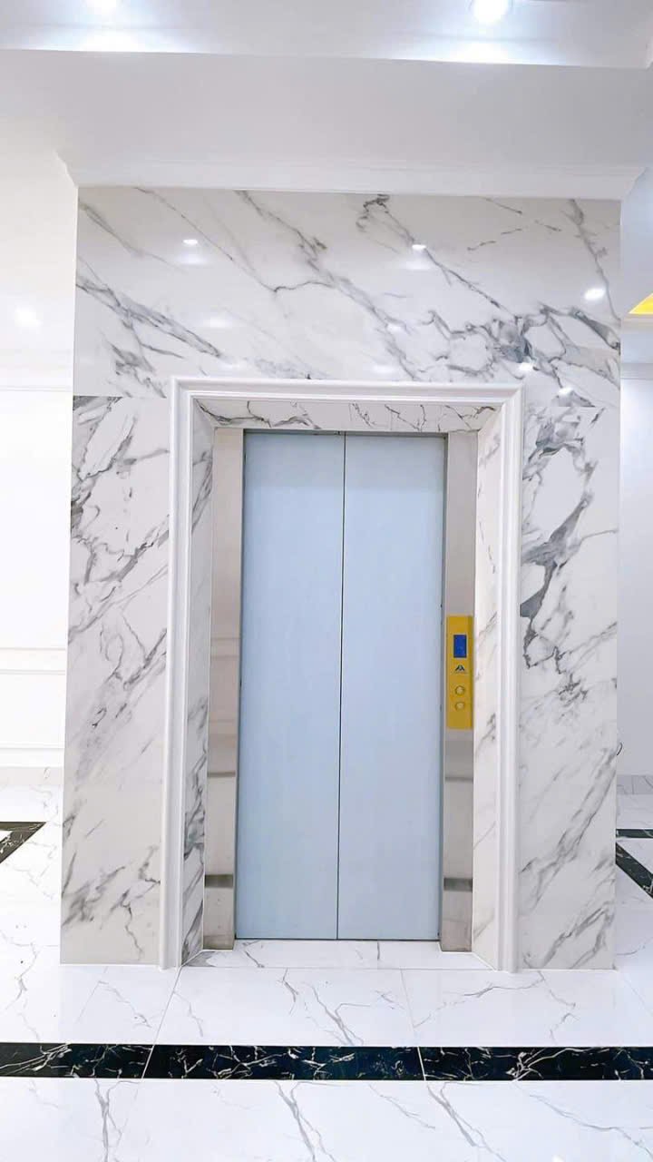 Cho thuê gấp Front House 105m² đường Võ Thị Sáu, Q. Hai Bà Trưng - Lô góc, mặt tiền rộng!