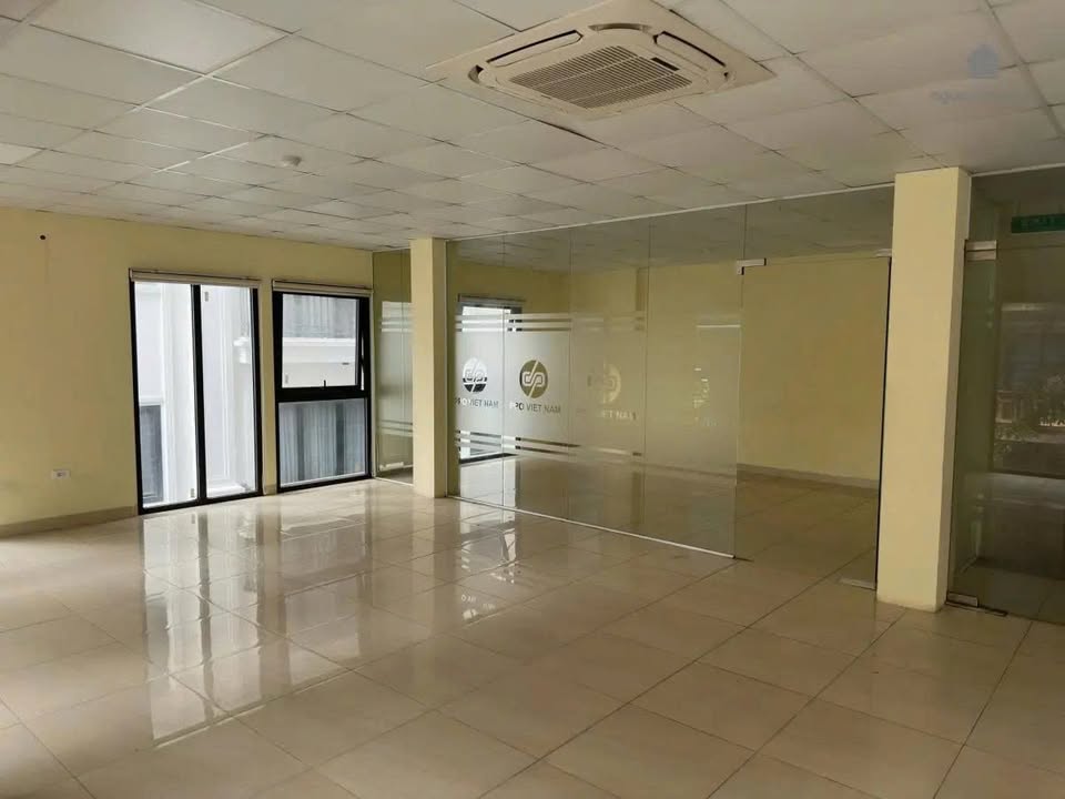 Văn phòng cho thuê tại ngõ 96 Hoàng Quốc Việt, Cầu Giấy, 140m² - Phù hợp làm văn phòng công ty!