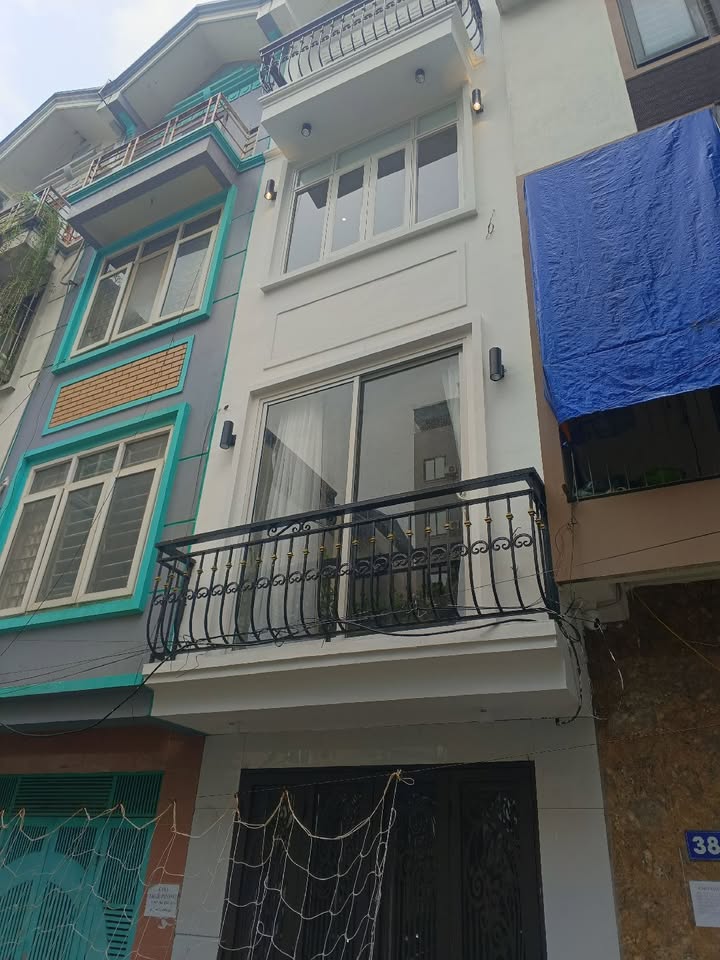 Nhà Kim Giang 32m² giá 7.99 tỷ - Nhà dân xây chắc chắn, hai mặt thoáng