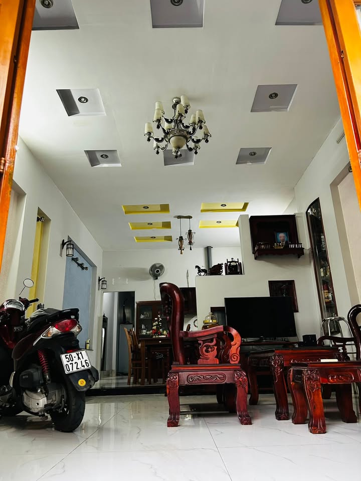 Nhà hẻm xe hơi đường 102 Tăng Nhơn Phú A, Quận 9, 95m² giá 5.95 tỷ - Siêu ngon cho gia đình!