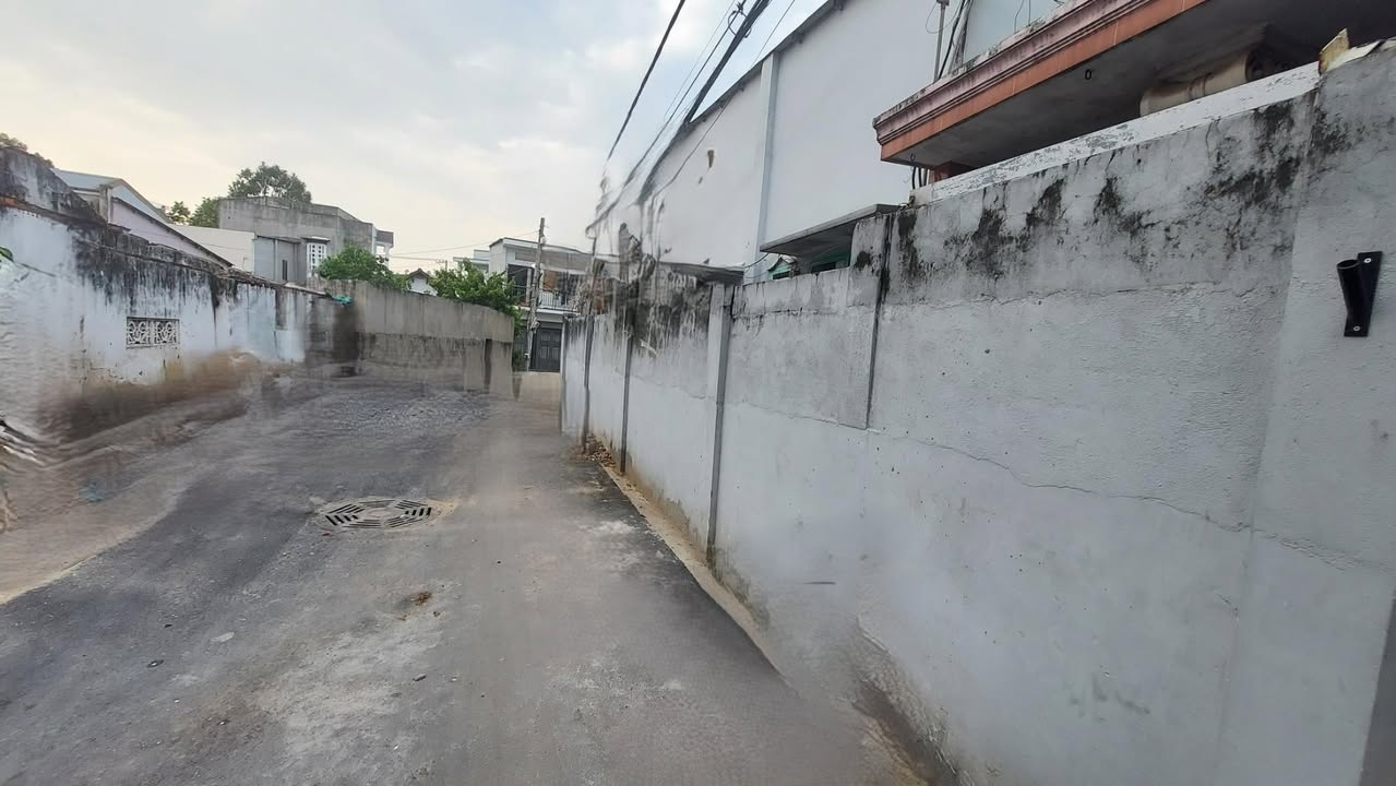 Nhà phố Thủ Đức 300m² giá 16 tỷ - Mặt tiền 10m kinh doanh sầm uất!