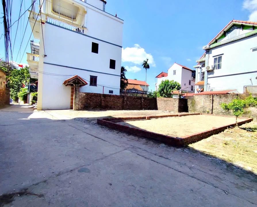 Đất mặt đường ô tô Tránh Nhau Hiệp Thuận Phúc Thọ 43m² giá 2.3 tỷ - Cơ hội đầu tư tuyệt vời!