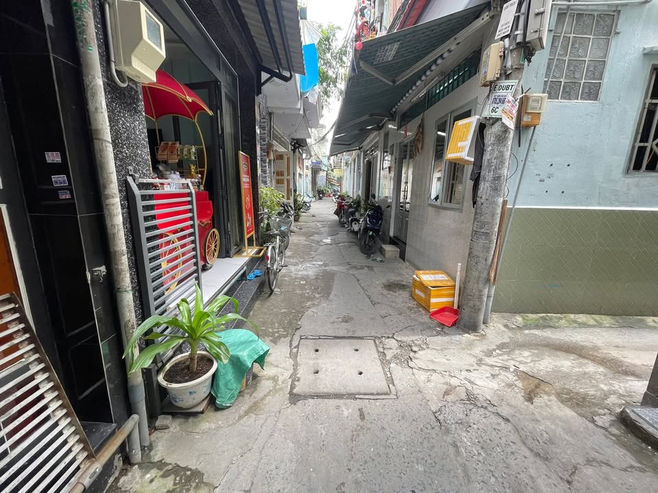 Nhà cho thuê đường Dương Bá Trạc, quận 8, diện tích 30m² giá 9 triệu - Hẻm thông, dân trí cao!