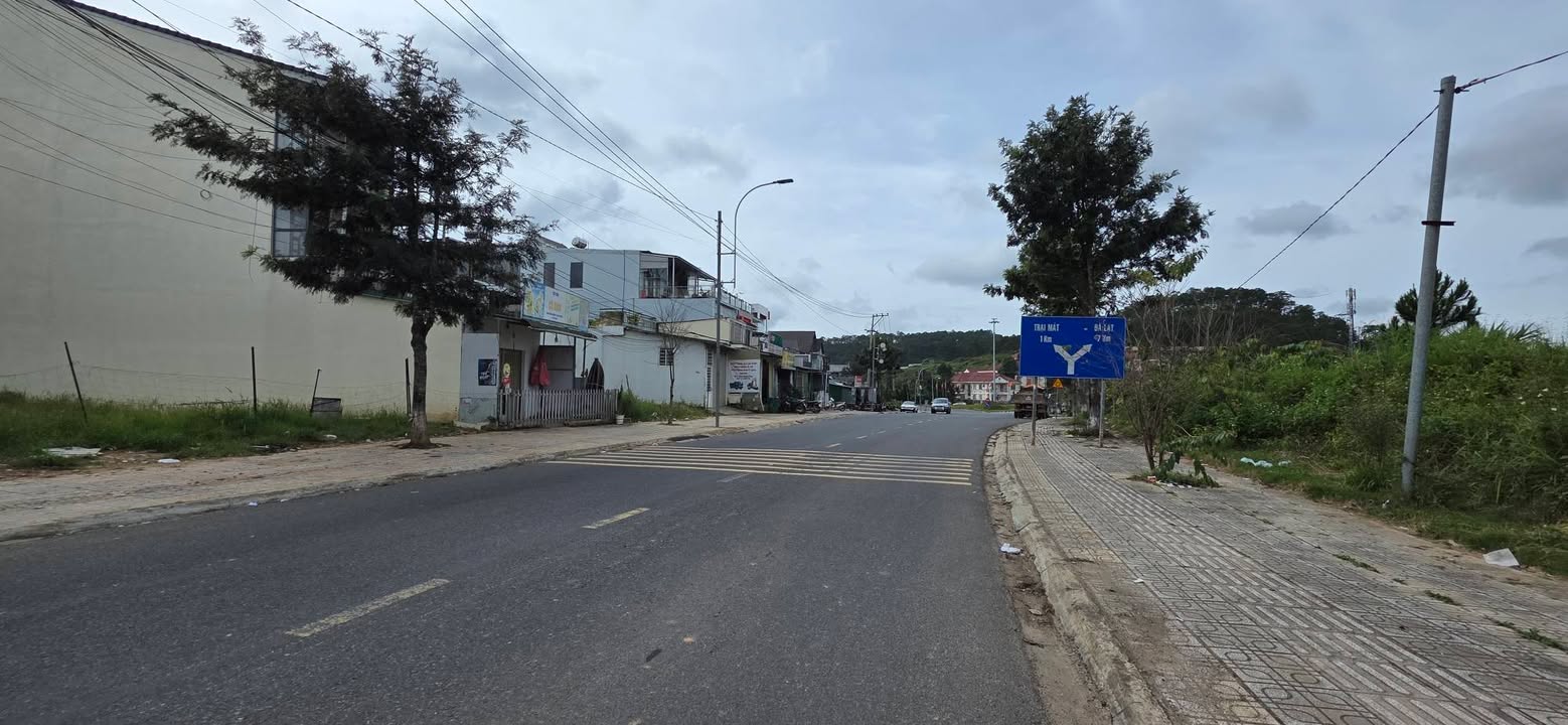 Cho thuê mặt bằng mặt tiền đường Tỉnh lộ 723, Đà Lạt 150m² - Vị trí đắc địa gần bùng binh!