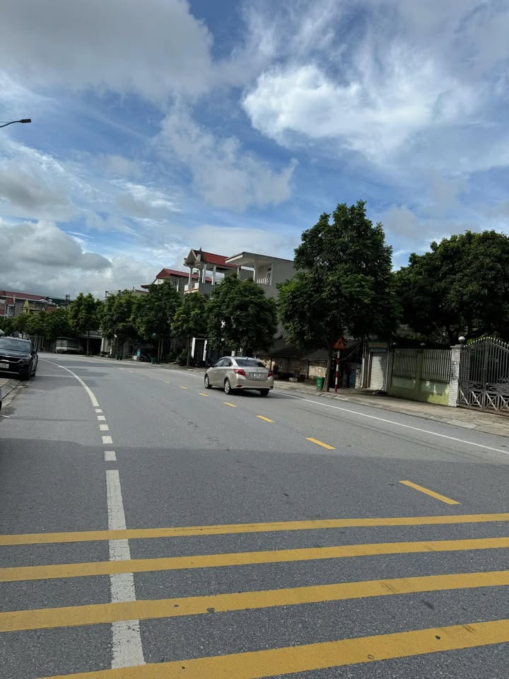 Nhà 3 tầng khu Trới 1, Hoành Bồ, 136m² chỉ 4.1 tỷ - Kinh doanh tốt!