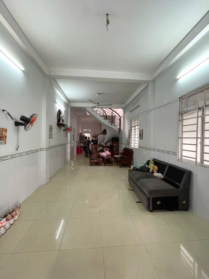 Nhà cho thuê Thuận Giao, Bình Dương 70m² giá 6 triệu - Sân rộng, đậu ô tô thoải mái!