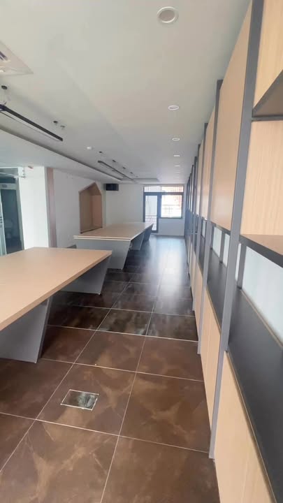 Sàn văn phòng 155m² tại Dịch Vọng Hậu, Cầu Giấy - Đầy đủ tiện nghi, sẵn sàng làm việc!