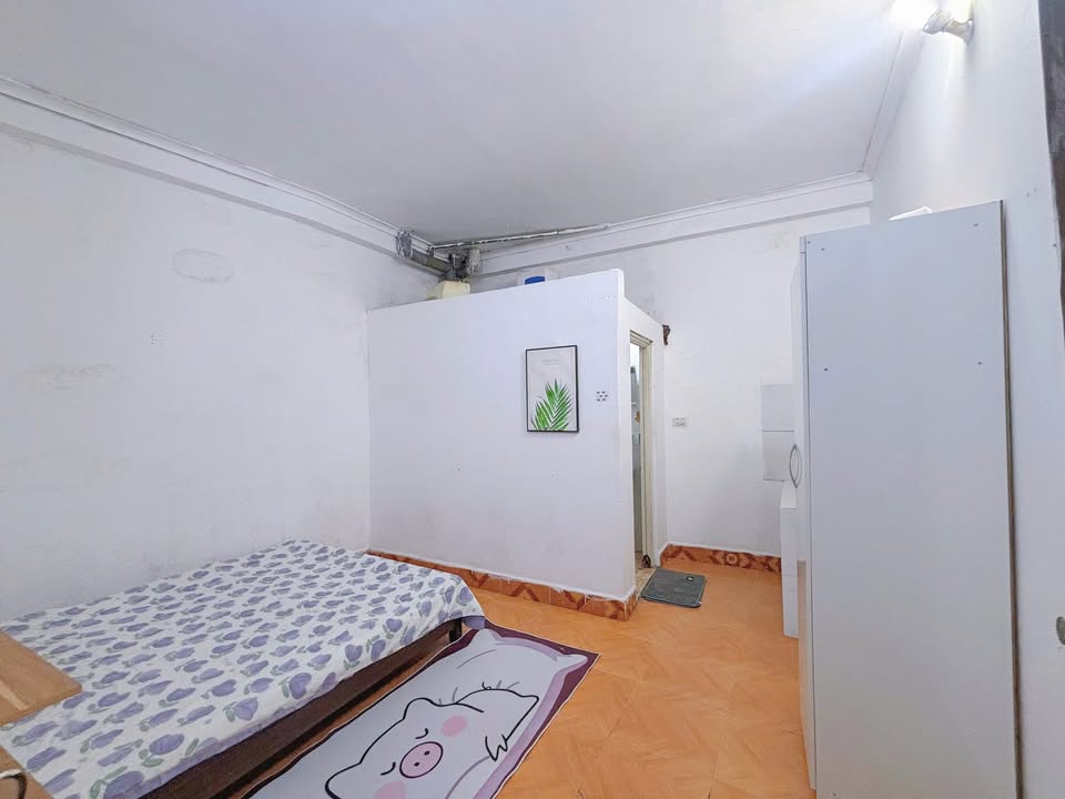 Phòng trọ Nguyễn Khánh Toàn Cầu Giấy 20m² giá 3.3 triệu - Không chung chủ, an ninh tốt!