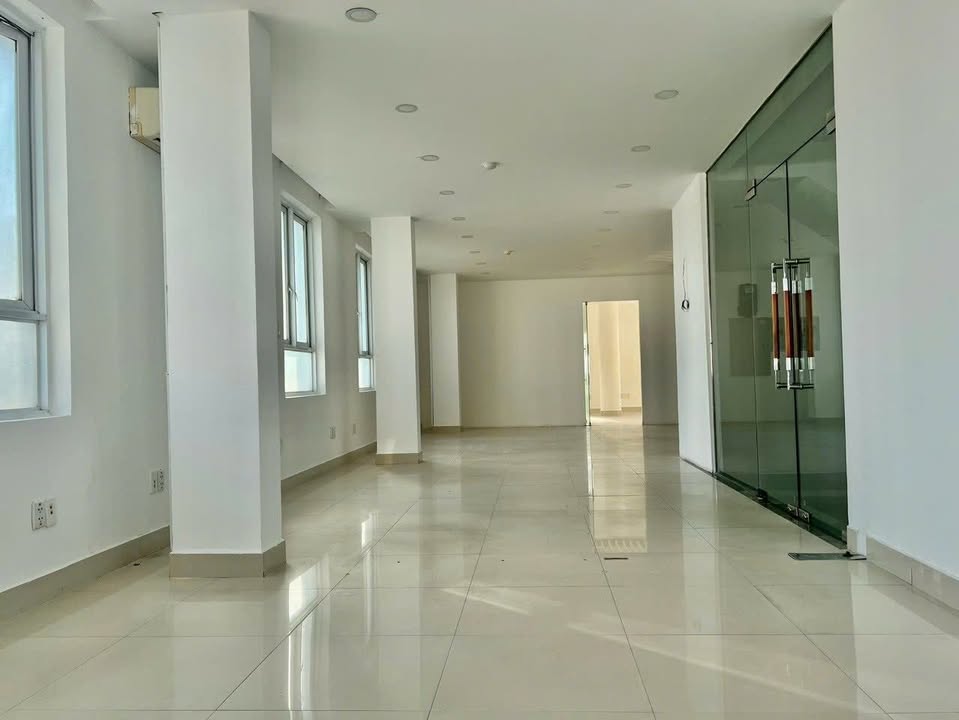 Cho thuê văn phòng Núi Thành - Hải Châu, Đà Nẵng 160m² giá chỉ 20 triệu/tháng!