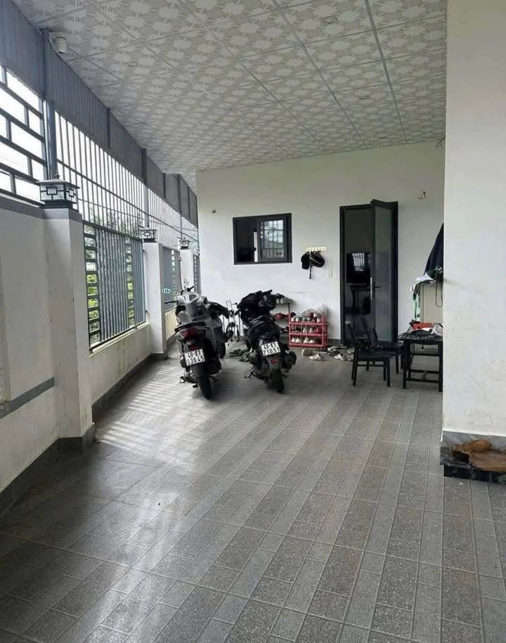 Nhà bán tại 281 Lý Thái Tổ, Bảo Lộc 165m² giá 2.7 tỷ - Khu vực sầm uất