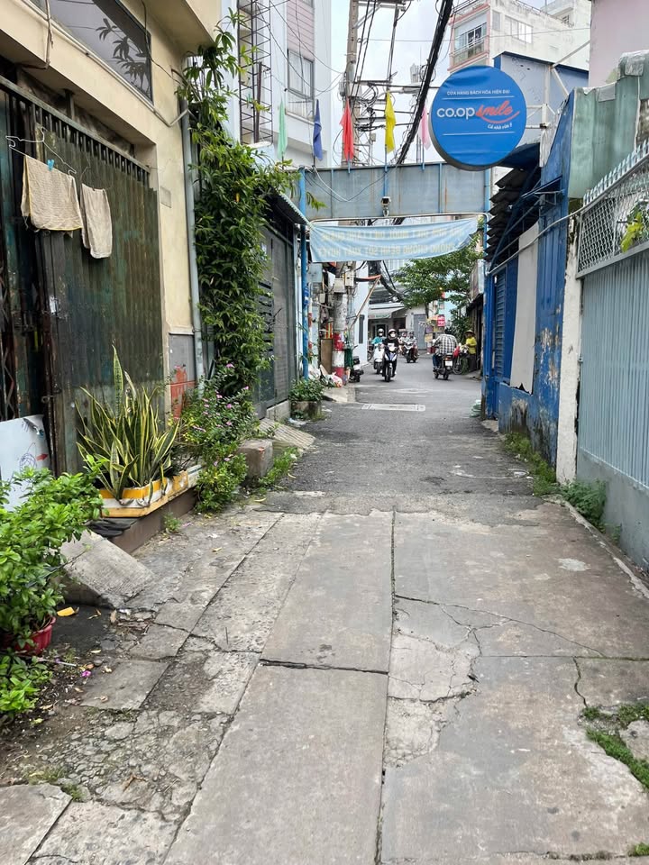 Nhà 5 tầng Phan Xích Long 35m² chỉ 8.5 tỷ - Chính chủ, hẻm xe tải