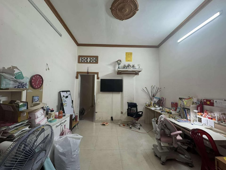 Nhà phố Phước Long B Quận 9 80m² giá thỏa thuận - Sổ đỏ đẹp, sân để xe rộng!