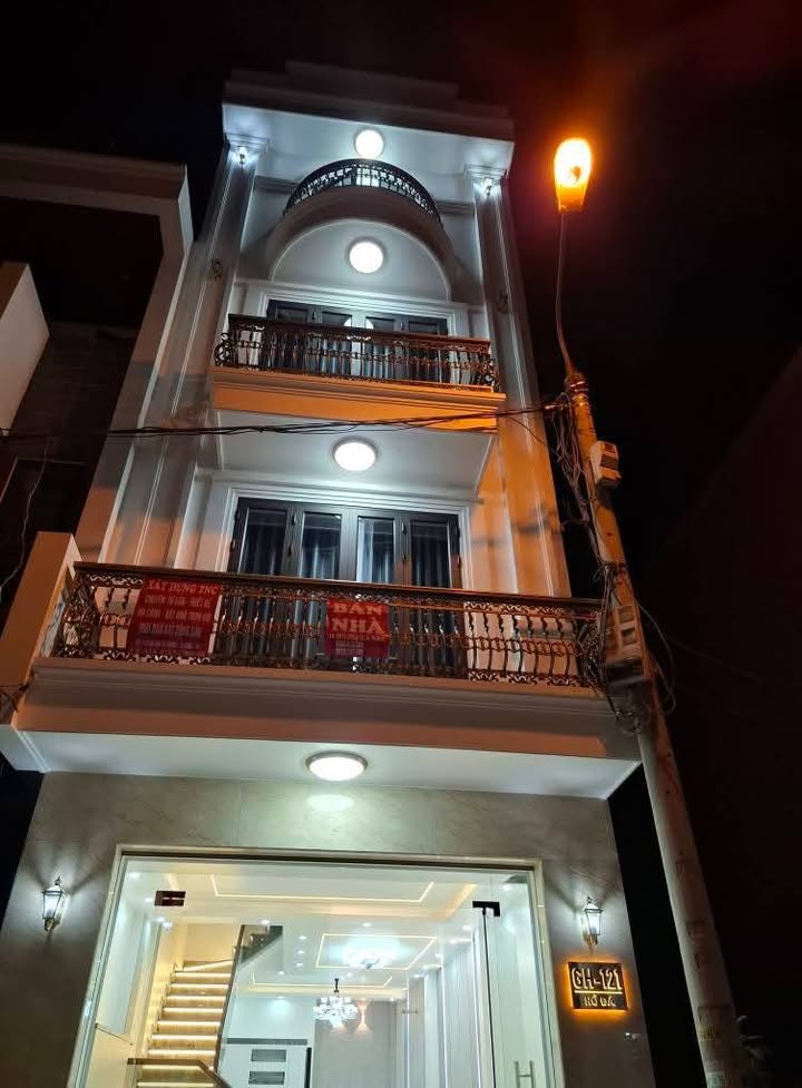 Nhà phố 4 tầng đường Hồ Đá, 60m² giá 5.25 tỷ - Khu dân cư đông đúc, tiện ích đầy đủ!