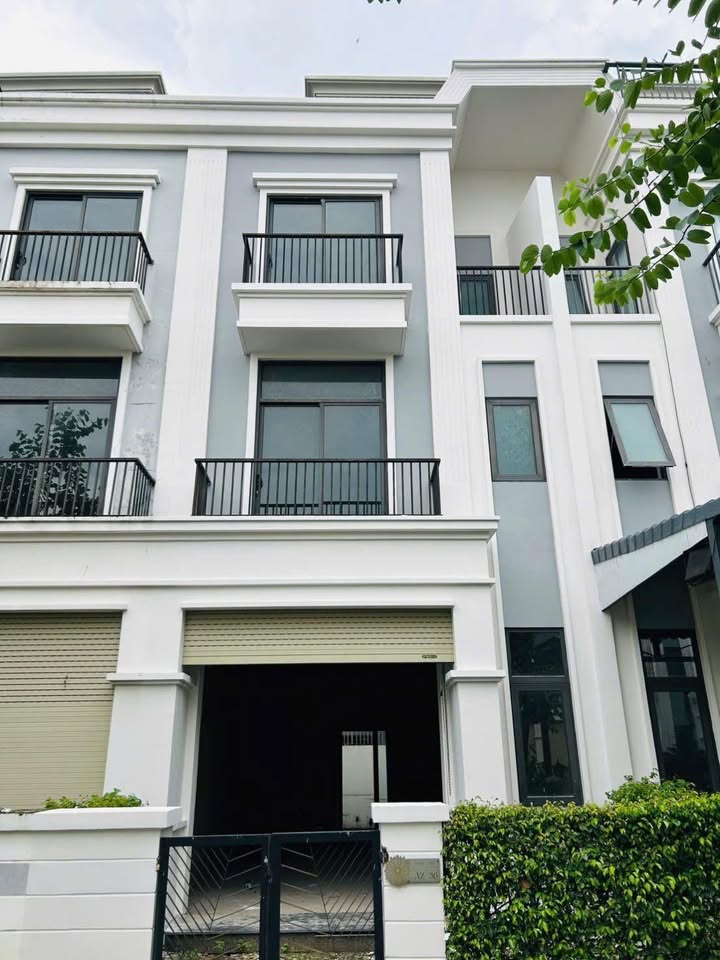 Nhà phố Villa Solar City Bến Lức 75m² giá 1.15 tỷ - Sống xanh, đầu tư bền vững!