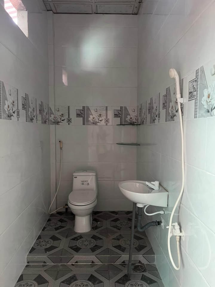 Nhà 2 mặt tiền Hẻm Lê Hồng Phong, 102m² giá 1 tỷ - Cơ hội đầu tư tuyệt vời!