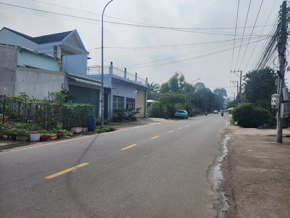 Nhà đất mặt tiền 10m tại Nguyễn Hữu Cảnh, Bình Dương - Giá 4 tỷ, gần sân golf và AEON Mall!