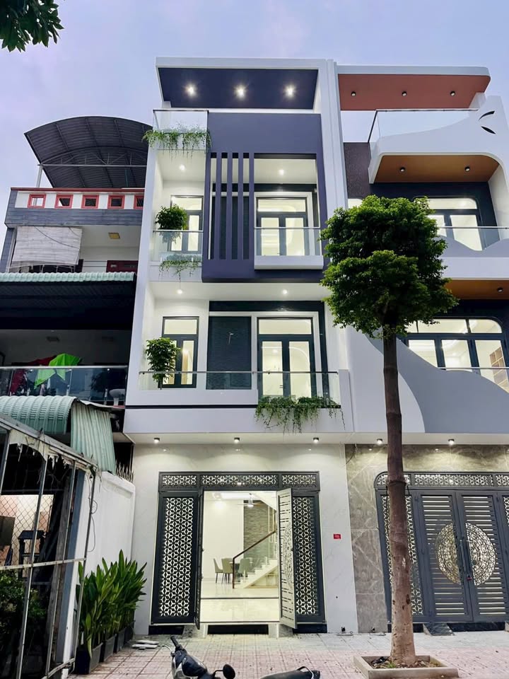 Nhà Phố Hiện Đại KDC Lộc Phát, TP Thuận An, 65m² giá 5.4 tỷ - Sẵn sàng vào ở!