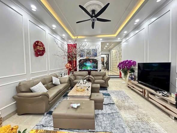 Nhà mặt đường Lạch Tray, quận Lê Chân, 100m² giá 17 tỷ - Vị trí đẹp cho văn phòng và kinh doanh!