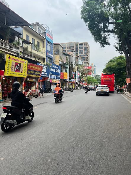 Nhà mặt phố Quốc Tử Giám 42m² giá 22.5 tỷ - Vị trí kinh doanh đắc địa!