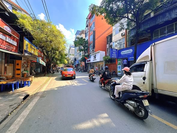 Nhà mặt phố Hoàng Văn Thái 90m² giá 43.9 tỷ - Kinh doanh sầm uất!
