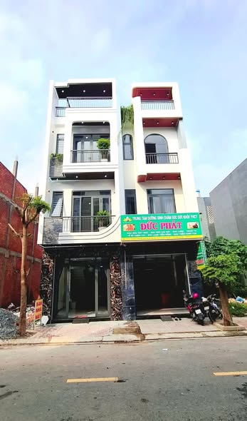 Nhà phố Bình Chuẩn, Thuận An 60m² giá 5 tỷ - Gần KCN và sân bay Tân Sơn Nhất!